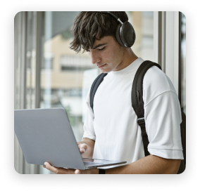 Estudiante con laptop